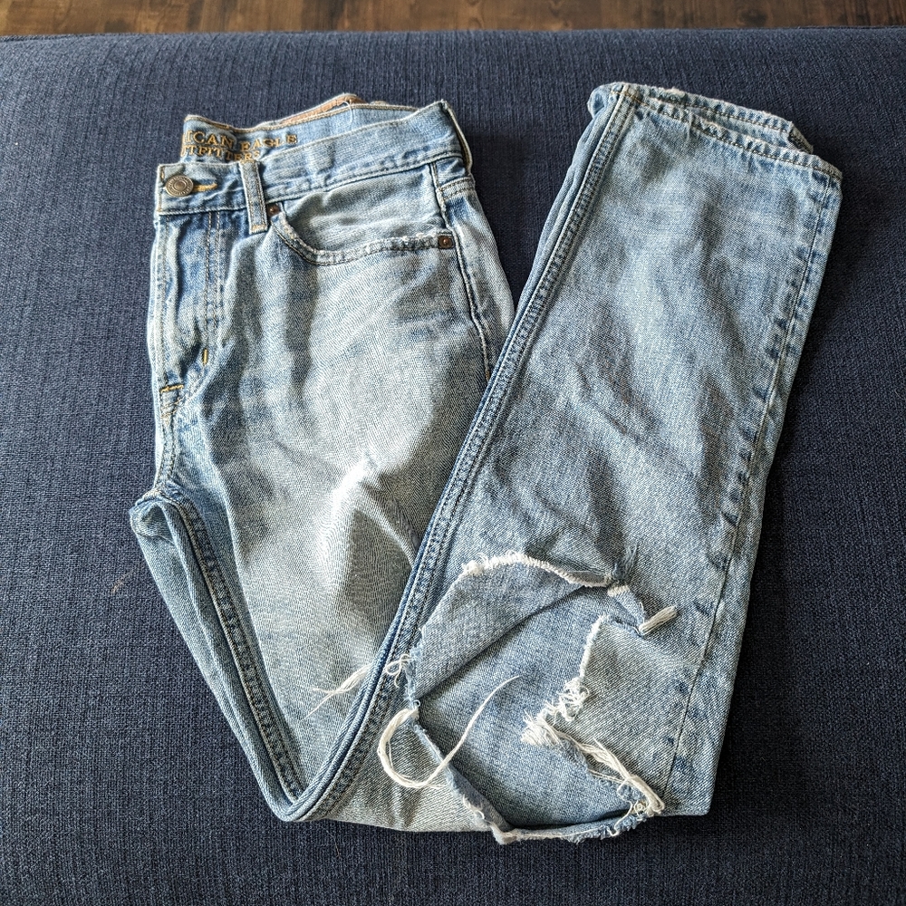 👕AEO - 30 x 32 Slim Straight Distressed Jeans